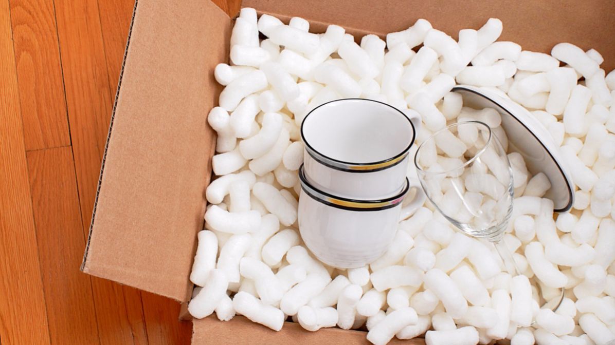 Как называется вещь которую клали. Порядок в сумке. Упаковка для транспортировки хрупких. Женщина, пекущая хлеб в печи. Как называется вещь которую клали.