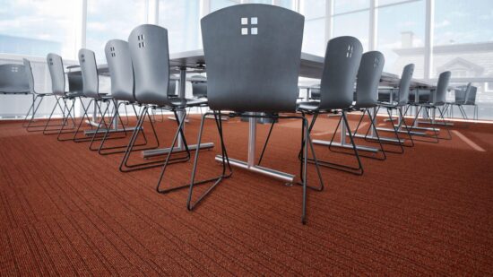 Ковролин в офисе и на производстве: как правильно подобрать покрытие под нагрузку до 500 человек в день?